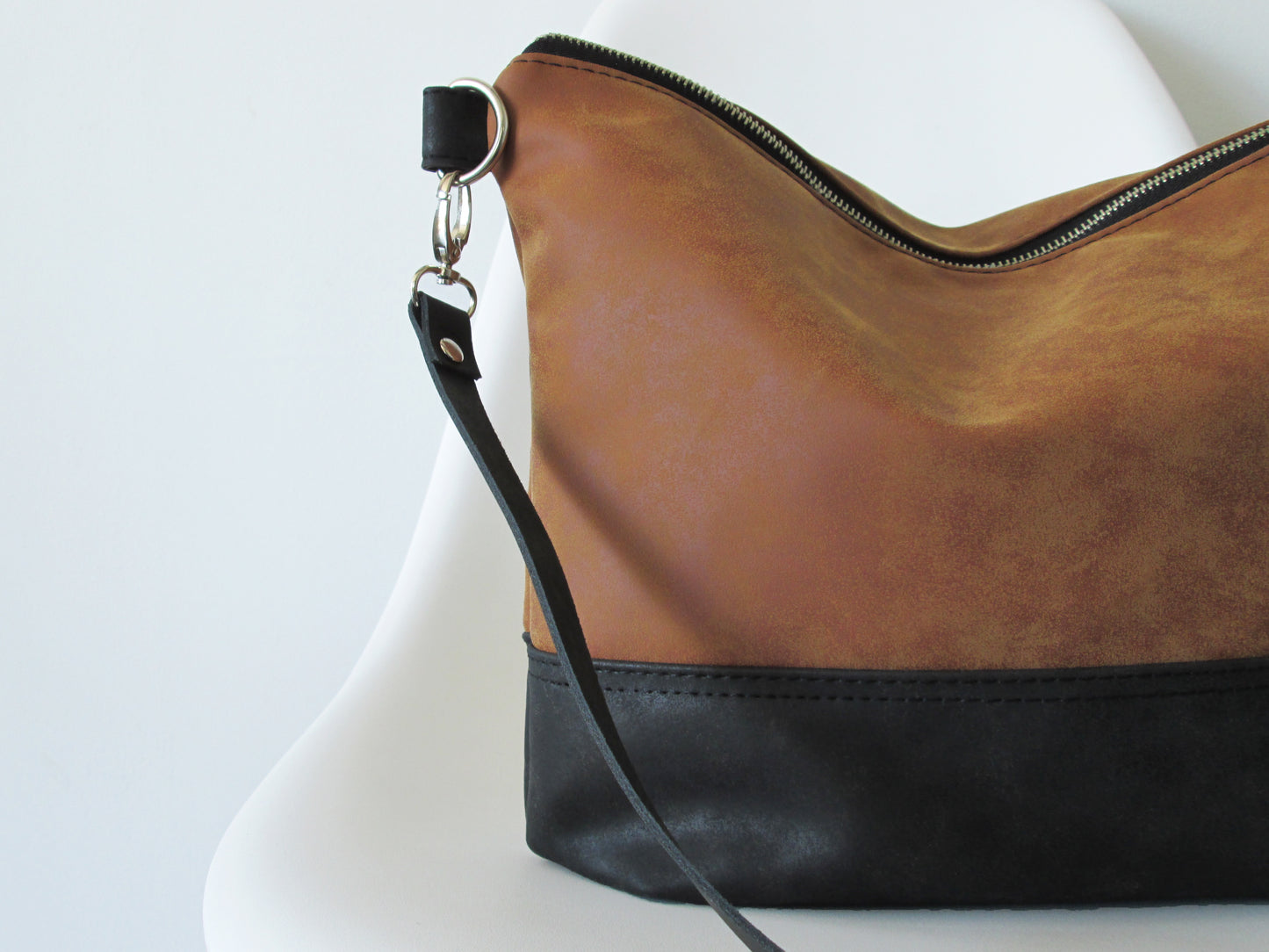 Large crossbody bag- Camel