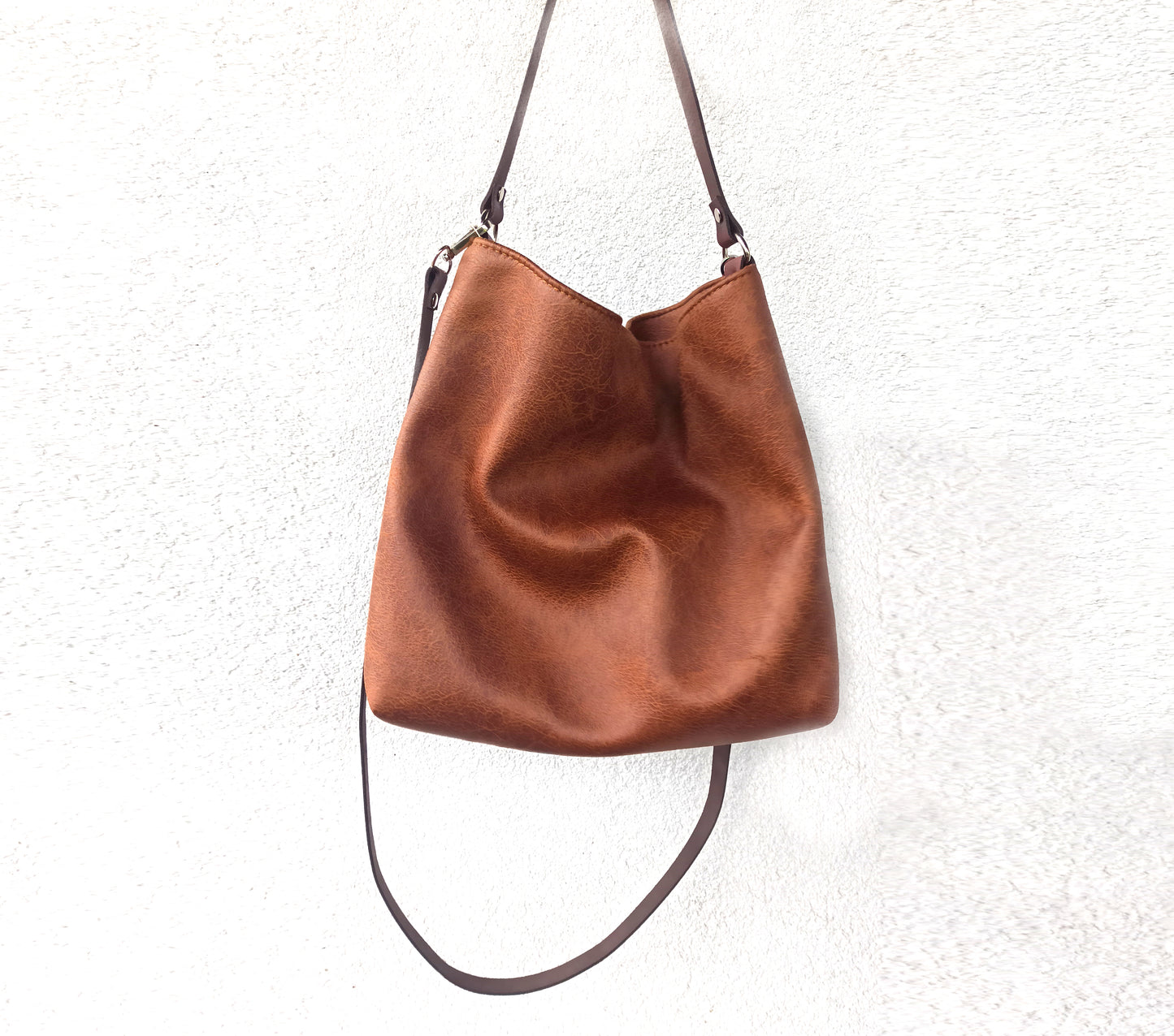 Medium hobo bag- brown