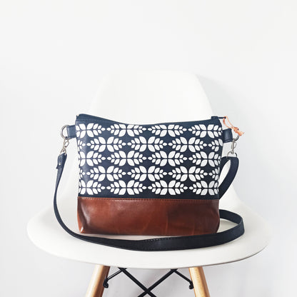 Black crossbody bag in vegan leather with white print leaf