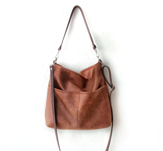 Large hobo bag with pockets- Cognac