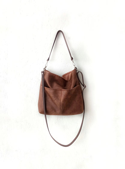 Large hobo bag with pockets- Cognac