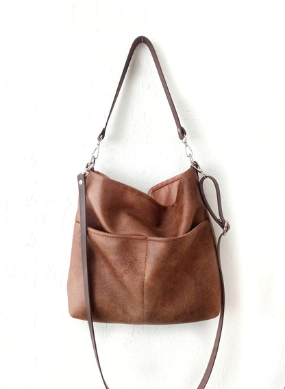 Large hobo bag with pockets- Cognac