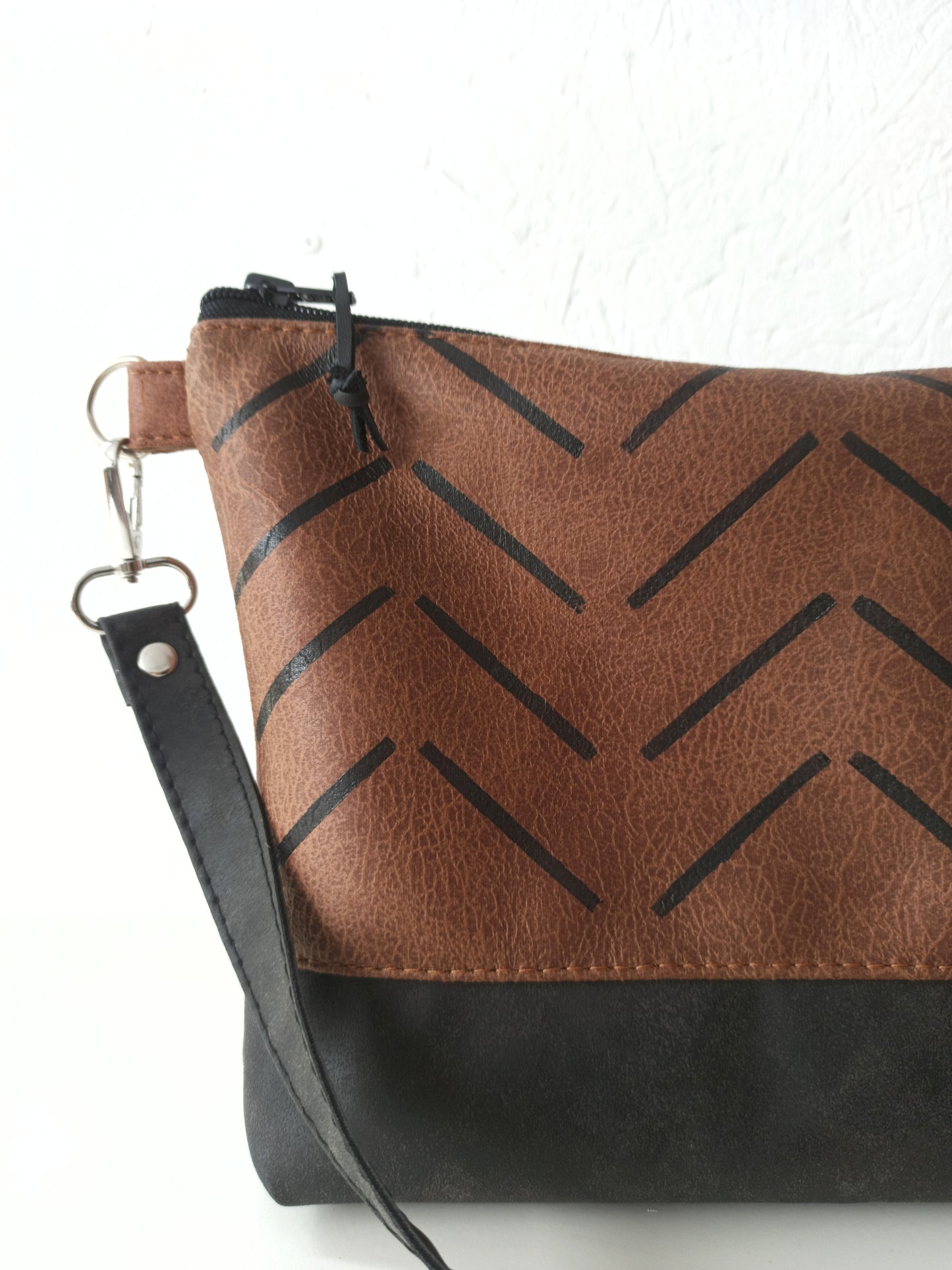 Crossbody bag- Arrow