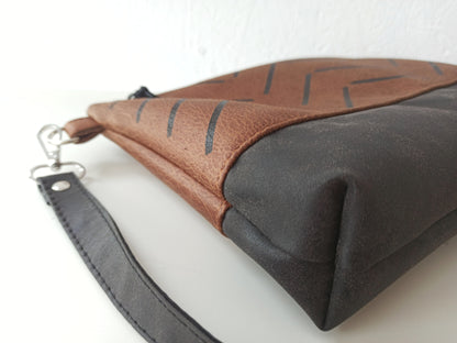 Crossbody bag- Arrow