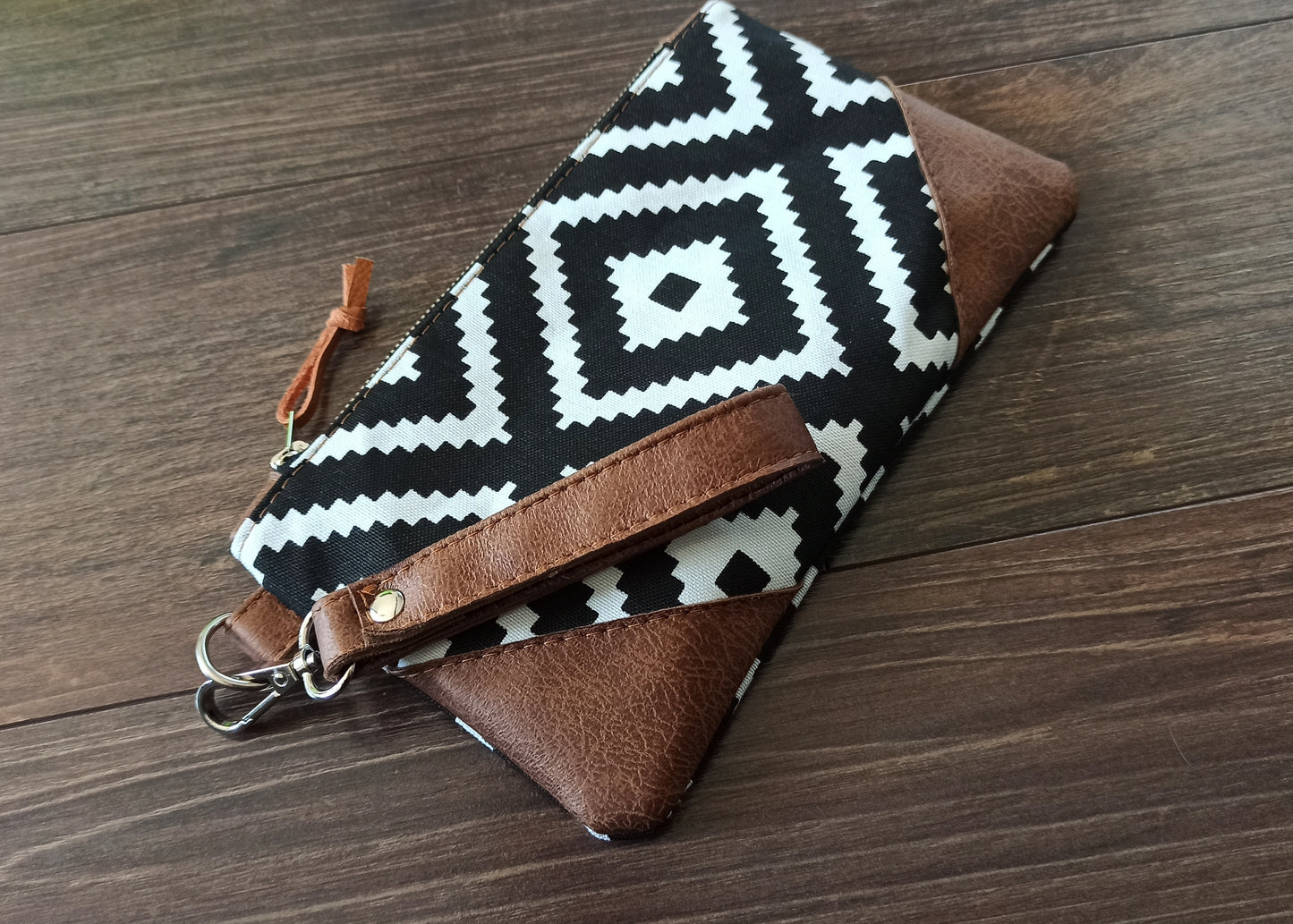 Wristlet purse- Kilim