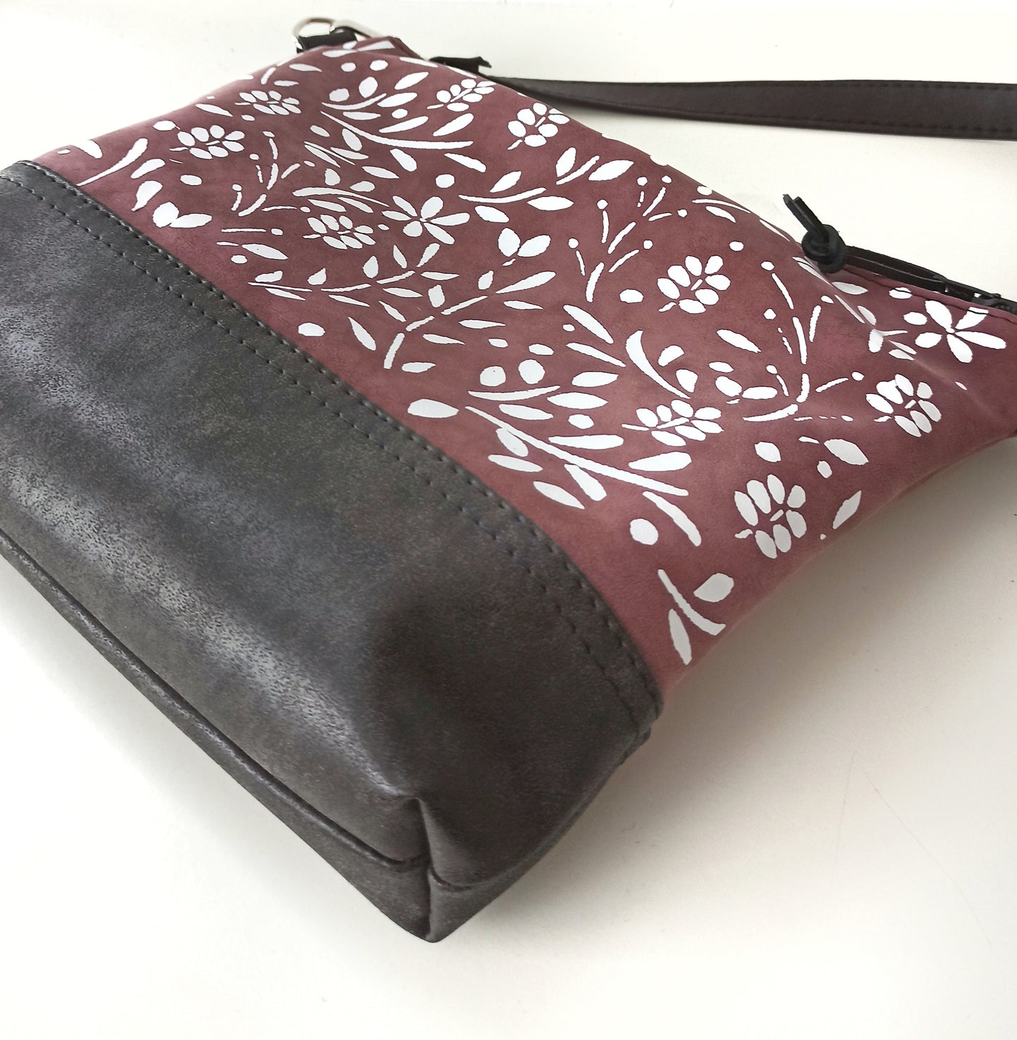 Vegan leather crossbody bag- Plum garden