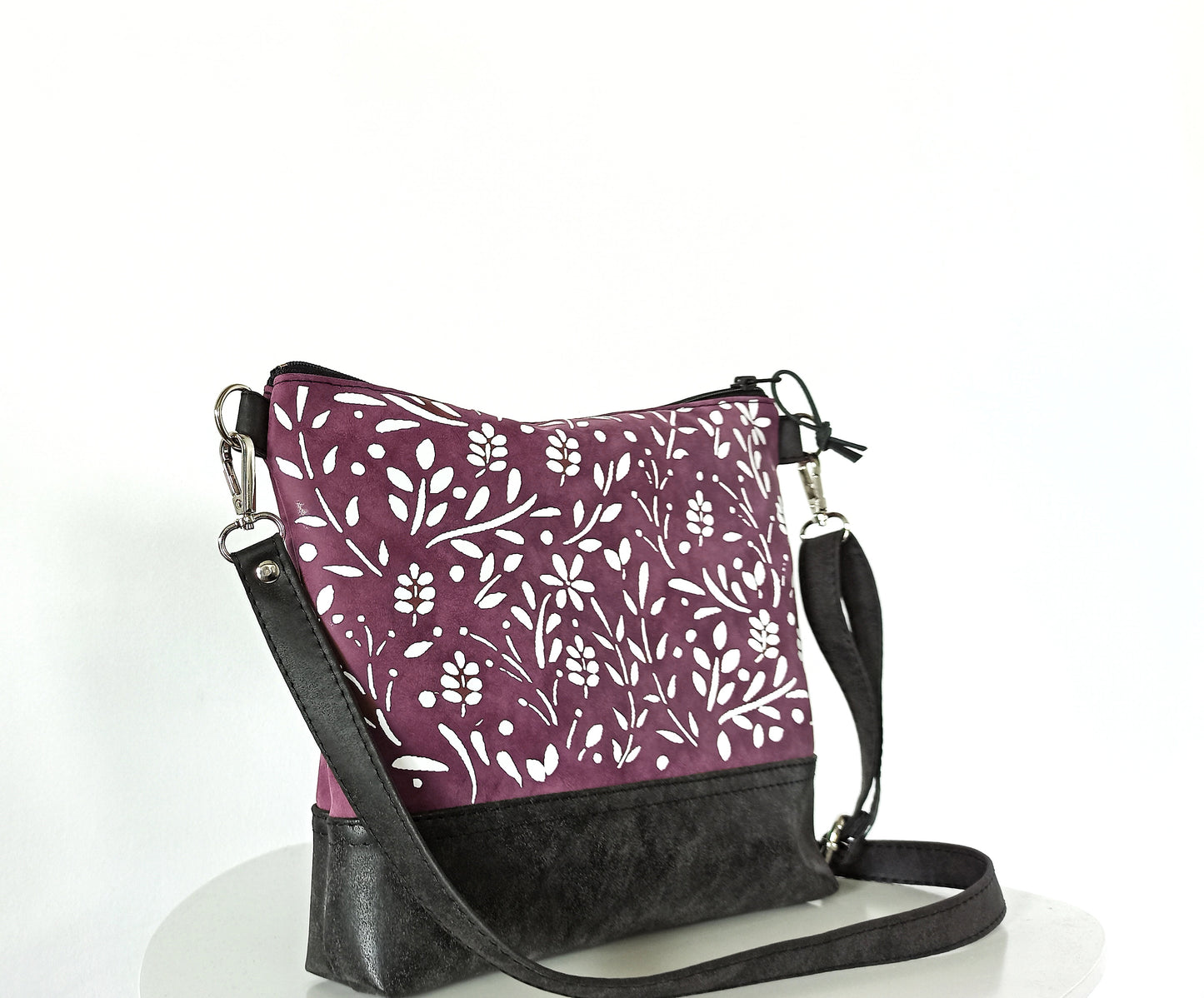 Vegan leather crossbody bag- Plum garden