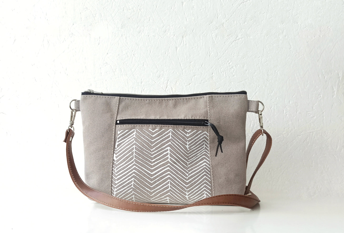 Large Canvas Crossbody bag with geo print in Gray