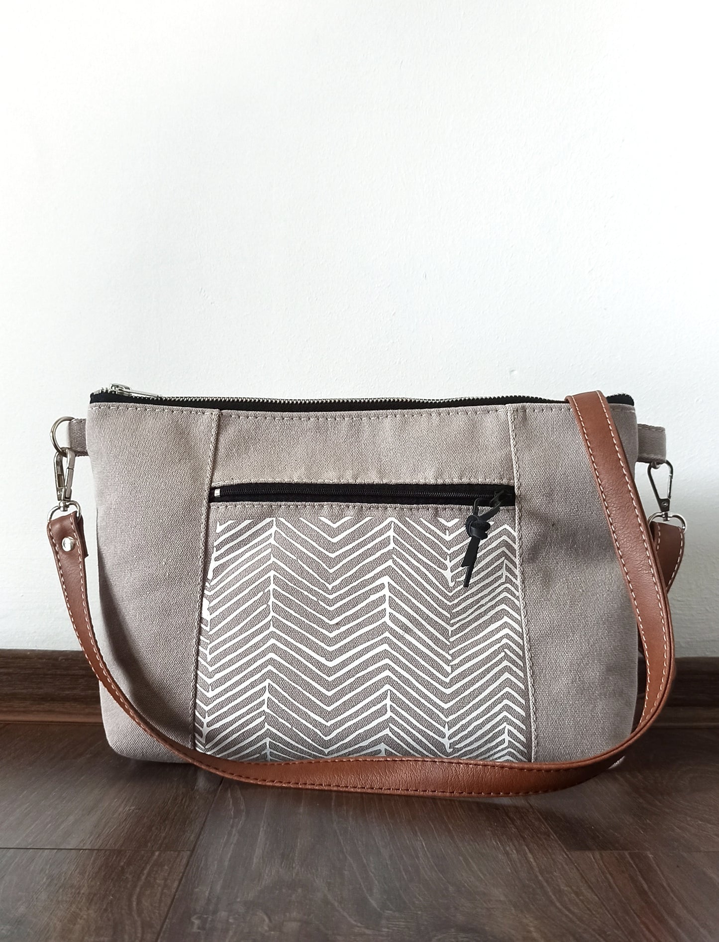 Large Canvas Crossbody bag with geo print in Gray