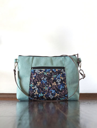 Large Canvas Crossbody bag in Blue