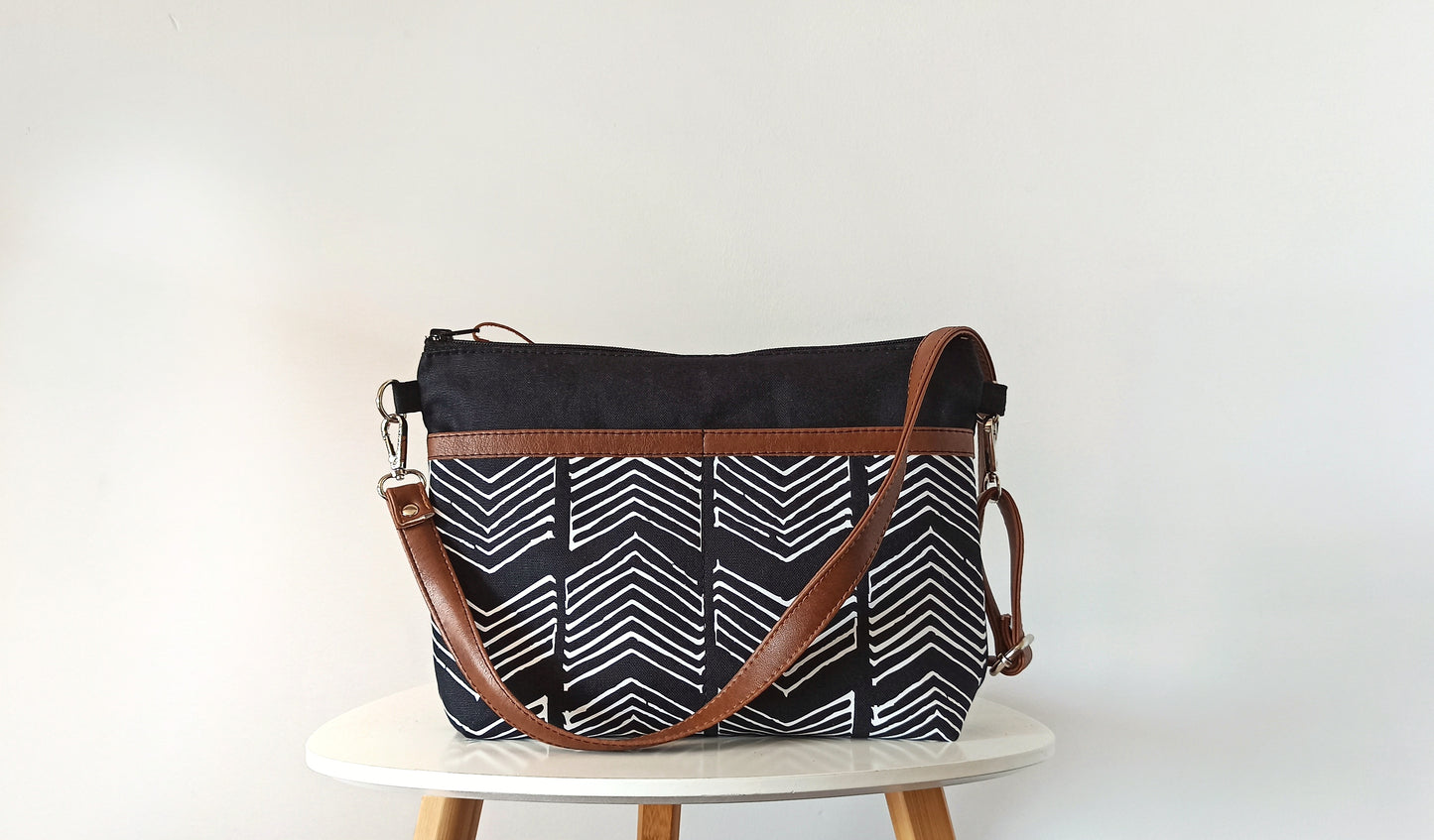 Medium size canvas and vegan leather crossbody bag-Geometric print