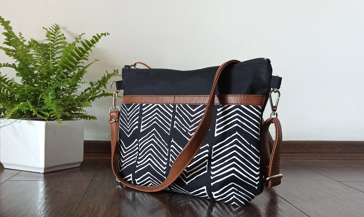 Medium size canvas and vegan leather crossbody bag-Geometric print