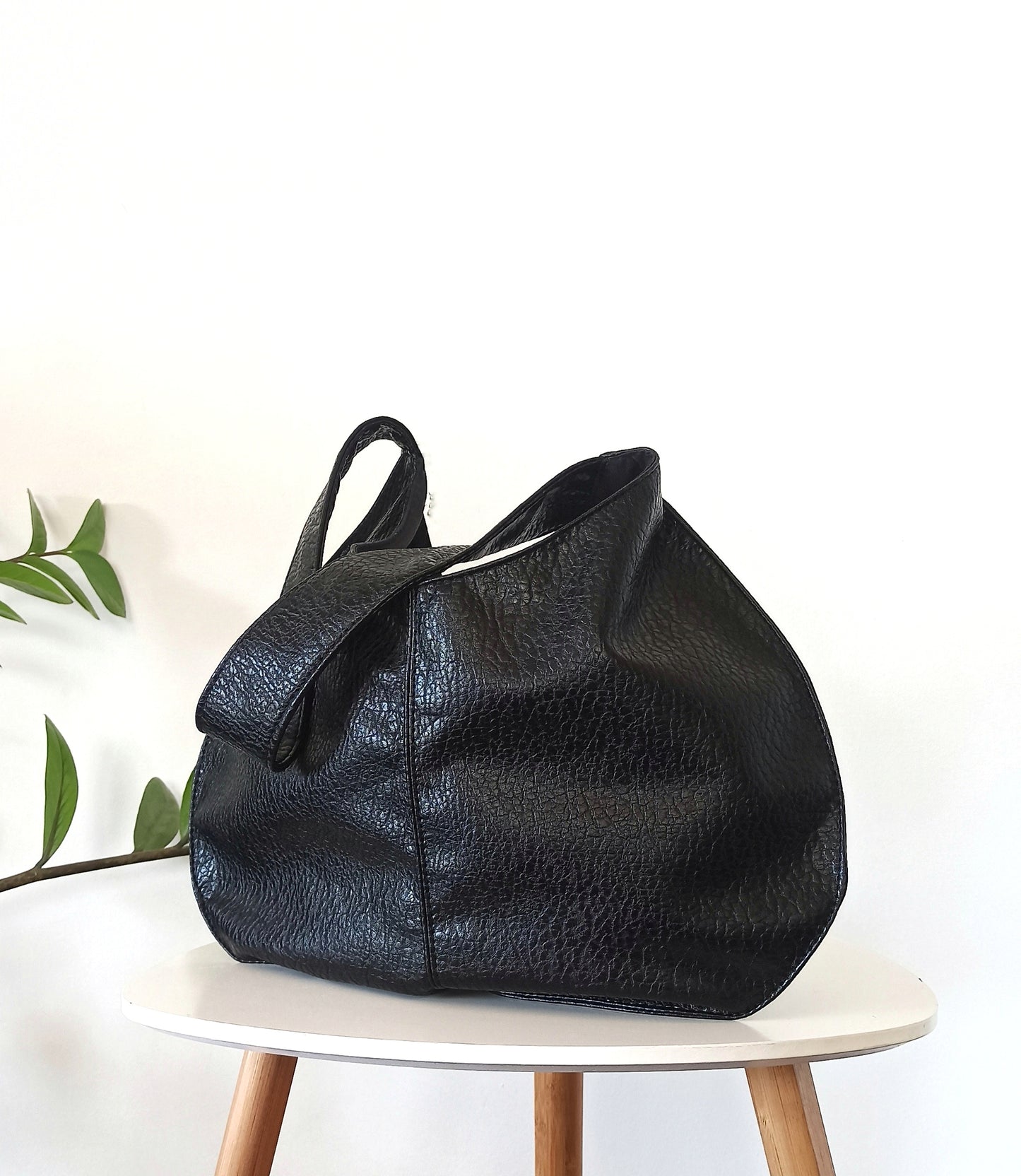 Black minimalist Hobo Bag in black