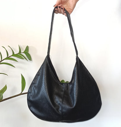 Black minimalist Hobo Bag in black