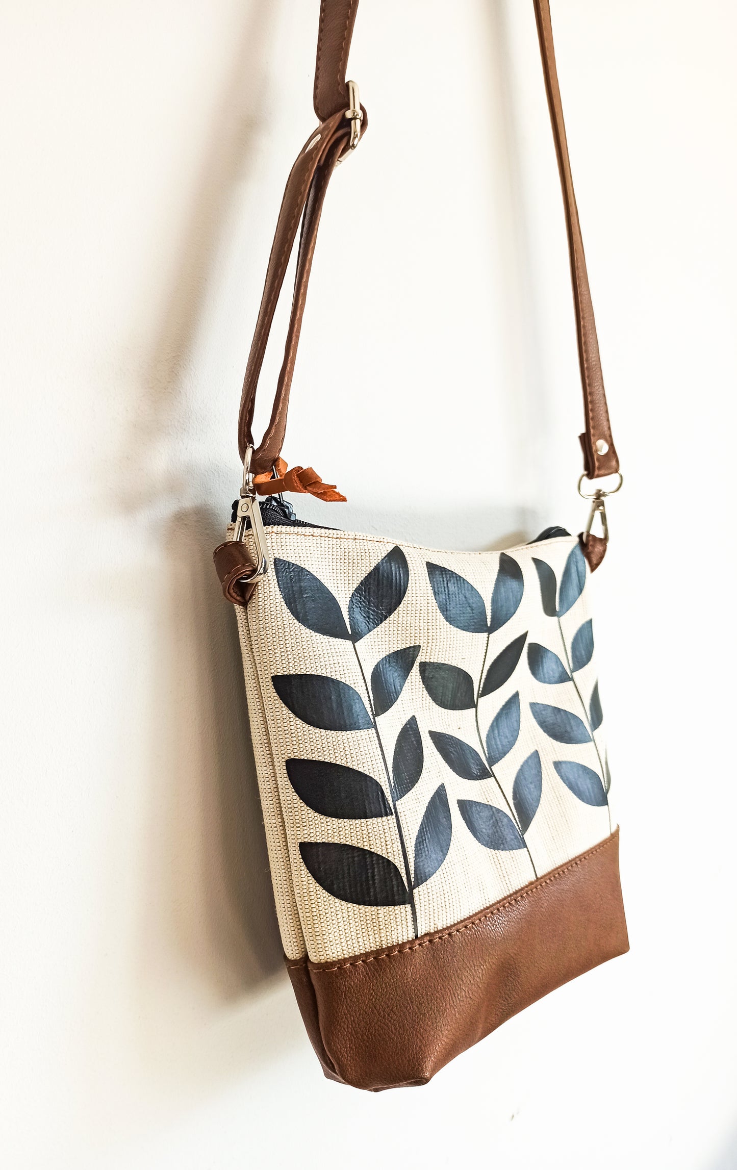 Crossbody bag- Leaf