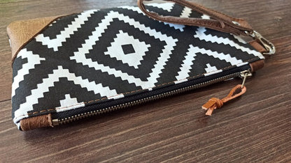 Wristlet purse- Kilim