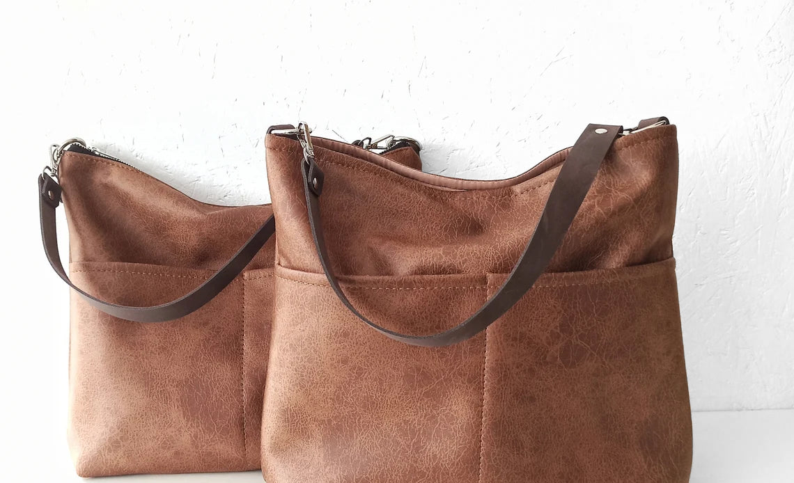 Large hobo bag with pockets- Cognac