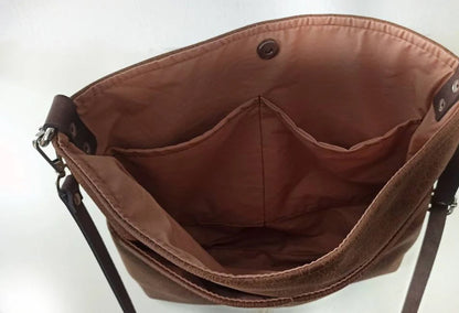 Large hobo bag with pockets- Cognac