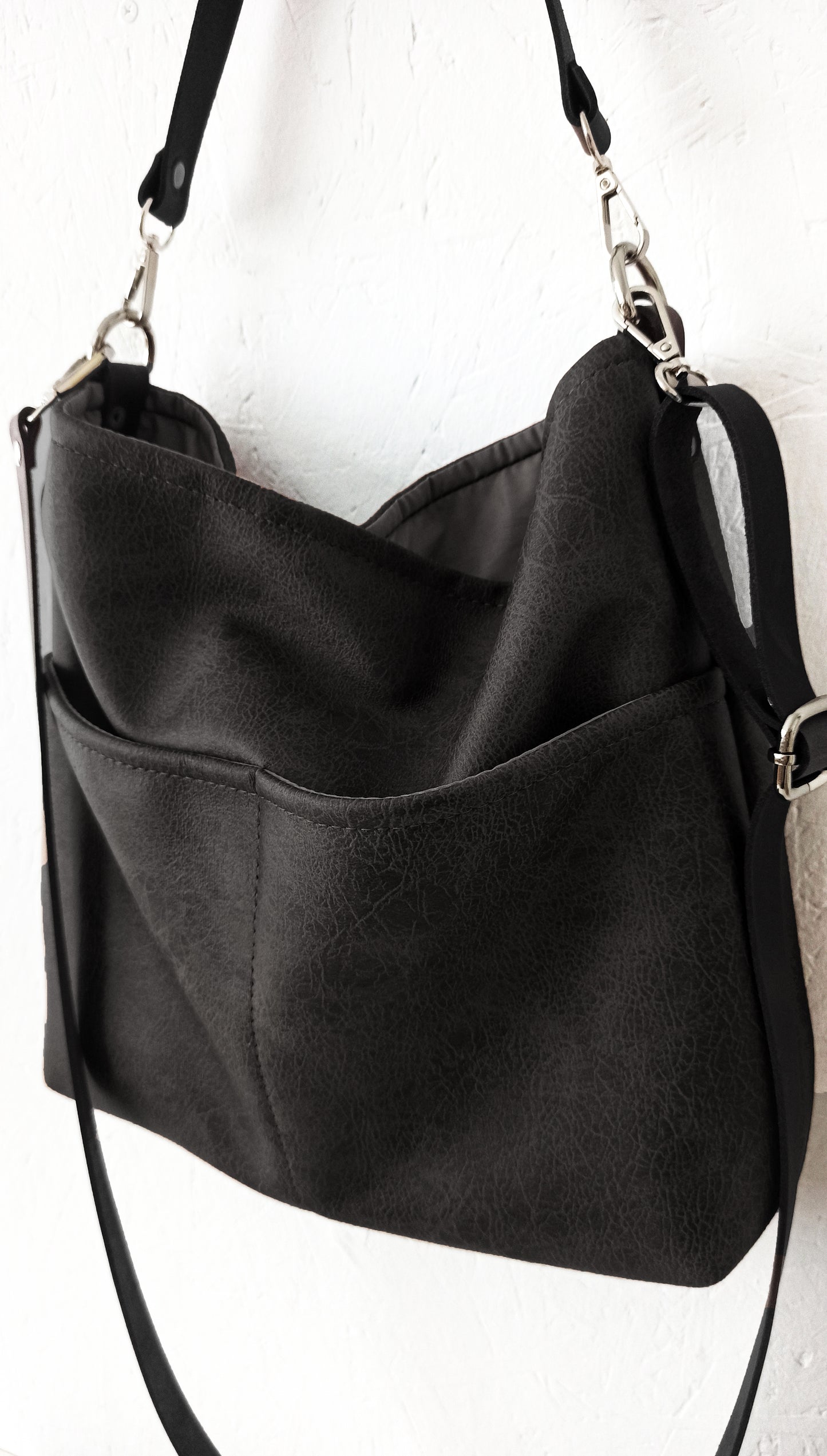 Large hobo bag with pockets- Black