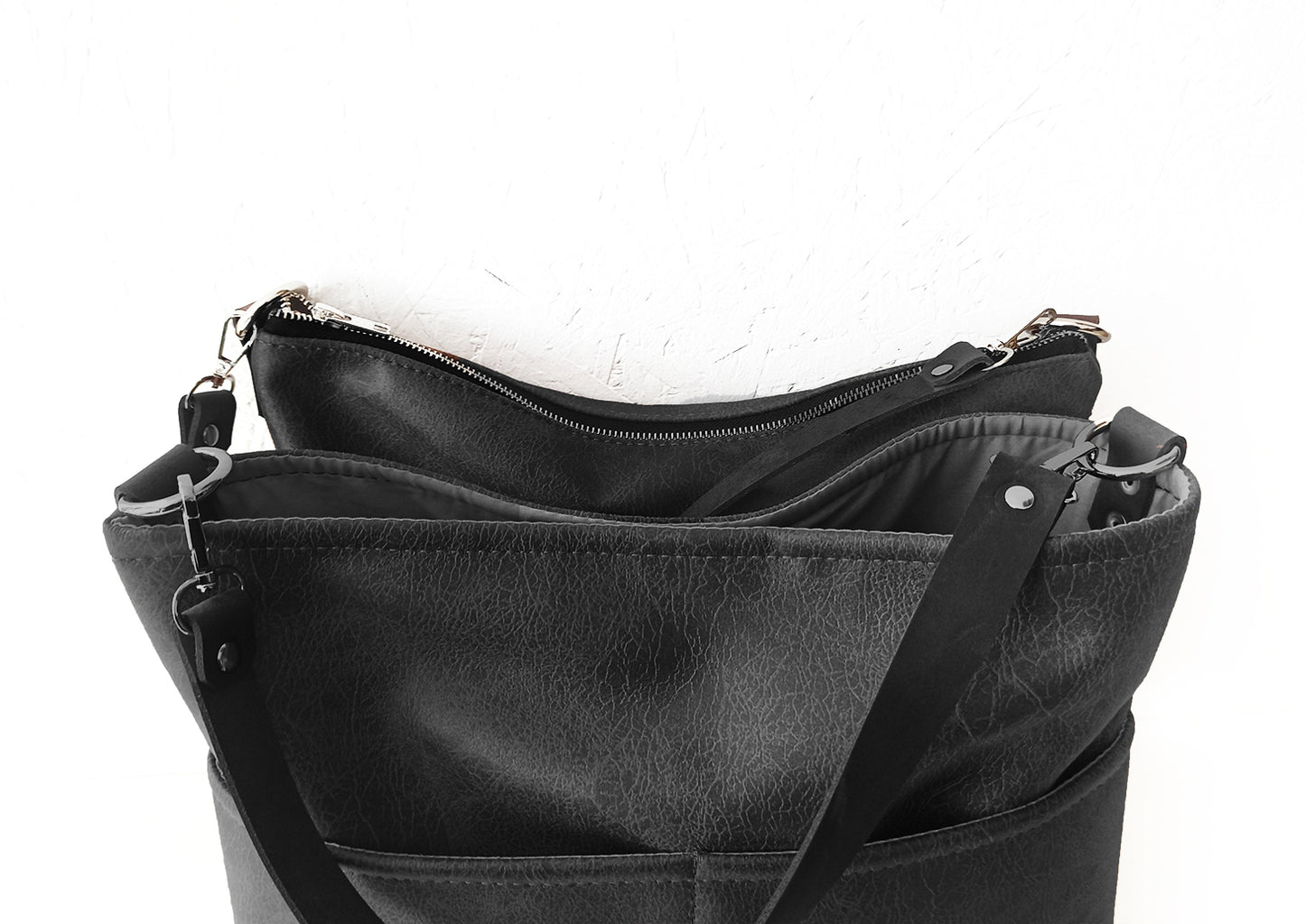 Large hobo bag with pockets- Black